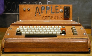 Apple 1, créé en 1976 par Steve Jobs et Steve Wozniak.
