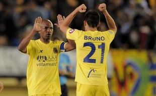 Villarreal (3-2 à Gijon) et Grenade (2-1 devant l'Espanyol Barcelone) ont obtenu deux victoires importantes dans l'optique du maintien mardi lors de la 20e journée du Championnat d'Espagne reportée à cause d'une grève des joueurs en août, le Real pouvant être titré dès mercredi.