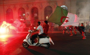 Des supporters après le match de l'équipe d'Algérie.