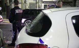 Illustration d'agents de police.