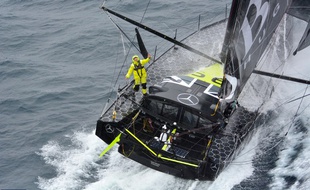 Alex Thomson est deuxième derrière Armel Le Cléac'h