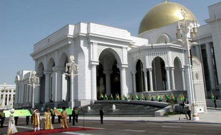 Cérémonie d'inauguration du nouveau complexe palais présidentiel, le 18 mai 2011 à Ashgabat, au Turkménistan