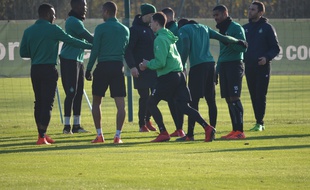 Directeur du centre de formation de l'ASSE depuis cet été, Julien Sablé (à droite) a dirigé sa première séance d'entraînement ce mercredi à L'Etrat.
