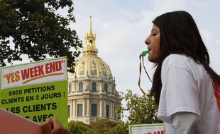Manifestation d'un collectif favorable au travail du dimanche, le 2 octobre 2013 à Paris.