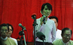 L'opposante birmane Aung San Suu Kyi a indiqué vendredi ne pas avoir pour projet de rejoindre le gouvernement d'anciens militaires qui est actuellement au pouvoir en Birmanie, répondant à des rumeurs qui circulaient en ce sens à Rangoun.