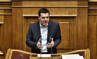 Le Premier ministre grec Alexis Tsipras s'exprime devant le Parlement le 8 février 2015 à Athènes