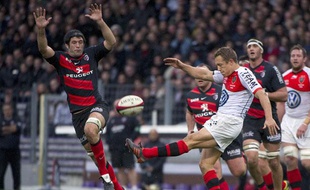 Les joueurs toulonnais et Toulousains lors d'un match du Top 14, le 5 mai 2012.