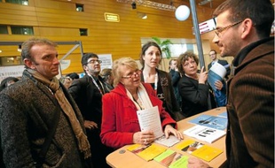 Après avoir visité une agence de Pôle emploi dans la matinée, Eva Joly a discuté de culture...