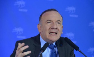 Le président du Medef, Pierre Gattaz lors d'une conférence de presse le 16 février 2016 à Paris