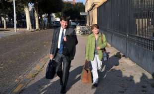 A quelques jours sans doute de la fin de l'instruction du dossier Bettencourt à Bordeaux, un prêt de 300.000 euros consenti par la fille de Liliane Bettencourt à la comptable qui avait dénoncé des malversations dans la maisonnée suscite une polémique, ce qui ne devrait cependant pas avoir d'effet notable sur la procédure.
