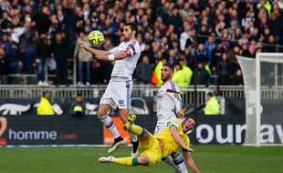 Dominateur dans les airs comme ici face à Nantes en février, Maxime Gonalons aurait toutes les qualités pour compenser la suspension de Lindsay Rose dimanche à Reims. Fabrice Elsner