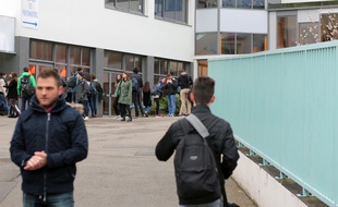 Le lycée Saint-Joseph de Concarneau, où trois élèves ont été blessés dans l'attentat qui a frappé Londres le 22 mars 2017.