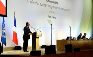 Le président François Hollande lors de la conférence sur le climat au Bourget près de Paris, le 9 décembre 2015