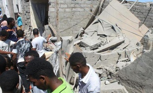 Des décombres à Aden, dans le sud du Yémen, le 26 mai 2015