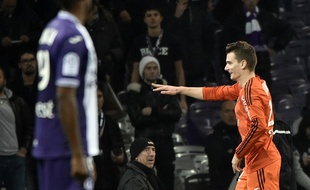 L'attaquant de Lorient Benjamin Jeannot a signé un doublé en moins de deux minutes face au TFC en Ligue 1, le 5 décembre 2015 au Stadium de Toulouse.