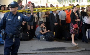 L'auteur présumé de la fusillade qui a fait un mort début novembre à l'aéroport de Los Angeles a été inculpé mardi pour meurtre et tentatives de meurtre, a annoncé la justice californienne.