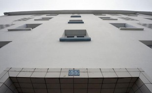 Une famille avec quatre enfants a vécu recluse pendant au moins un an dans un appartement insalubre en pleine ville, à Saint-Nazaire (Loire-Atlantique), sans que personne ne soupçonne le problème dans leur voisinage.