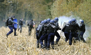 Affrontements entre la police et les opposants à l'aéroport de Notre-Dame-des-Landes, le 24 novembre 2012.