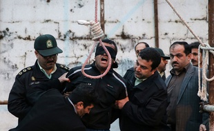 Une exécution par pendaison en Iran, en 2014.