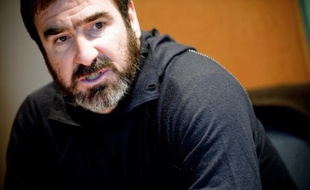 "Alors vous le prenez?", demande Eric Cantona, mué en agent immobilier, à l'issue de la visite d'un galetas censé être un appartement: le clip se termine par "En France, 3,5 millions de personnes n'ont d'autre choix que d'être mal logées", suivie d'un carton rouge.