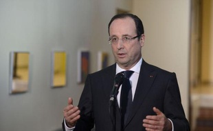 Le président François Hollande envisage de légiférer "par ordonnances" afin de réformer plus vite, ont indiqué mercredi la porte-parole du gouvernement, Najat Vallaud-Belkacem et le président des sénateurs PS, François Rebsamen.