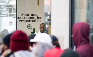 Dans une boutique d'Etat au Québec où on peut, depuis un an, acheter librement du cannabis.