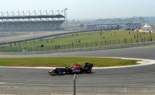 L'ouvrage est à peine fini et pourtant il paraît patiné par le temps: monumental, le circuit de Buddh, en grande banlieue de New Dehli, permet à l'Inde, qui y organisera son premier Grand Prix dimanche, de s'affirmer comme une puissance sportive internationale.