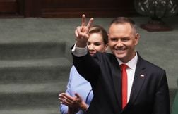 Qui est Karol Nawrocki, historien nationaliste investi président de la Pologne ?
