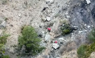 Les secours sur le site du crash, le 24 mars 2015.
