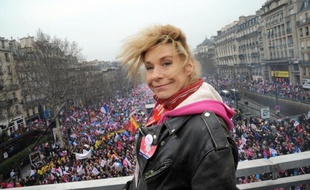Les sénateurs socialistes ont apporté mardi leur soutien "plein et entier" à leur collègue Jean-Pierre Michel, rapporteur au Sénat du projet de loi sur le mariage homosexuel, poursuivi pour diffamation par Frigide Barjot qui lui reproche de l'avoir décrite comme "la pire des homophobes".