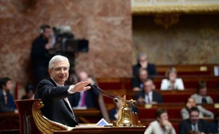 Le bureau de l'Assemblée nationale a décidé mercredi, à l'unanimité, de sanctionner trois députés UMP pour des incidents survenus dans la nuit de jeudi à vendredi derniers lors du débat sur le mariage homosexuel, a annoncé son président Claude Bartolone, dans un communiqué.