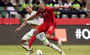 Algériens et Tunisiens se livrent un match très engagé.