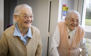 Agées de 104 ans, Paulette et Simone pourraient bien être les jumelles les plus âgées au monde.