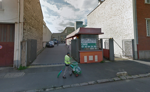 L'entrée du 99, rue Molière à Ivry.