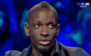 Le défenseur de l'équipe de France Mamadou Sakho sur le plateau DE BeIn Sport, le 24 novembre 2013.