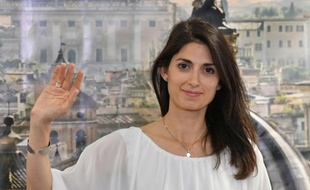 La nouvelle maire de Rome, Virginia Raggi, membre du Mouvement 5 Etoiles, lors d'une conférence de presse après sa victoire le 19 juin 2016 à Rome