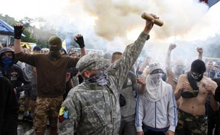 Manifestation contre le président russe Vladimir Poutine devant l'ambassade de Russie à Kiev, le 14 juin 2014