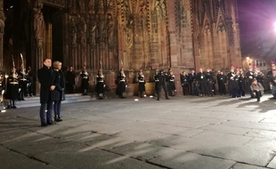 Emmanuel Macron et sa compagne Brigitte devant la cathédrale de Strasbourg.