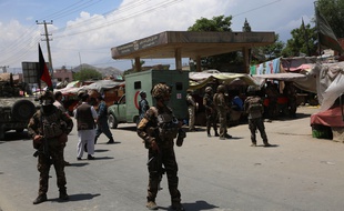 Des militaires patrouillent à Kaboul après une attaque contre une maternité le 12 mai 2020.