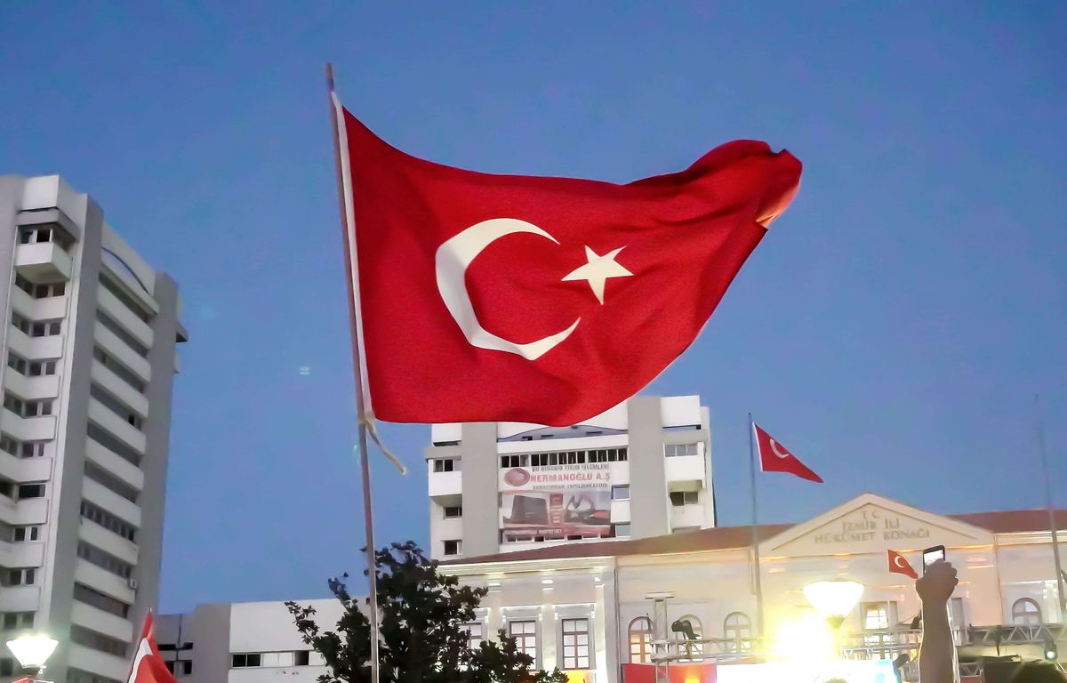 Turquie : Une touriste risque la prison pour avoir fait de la pole dance sur un drapeau national