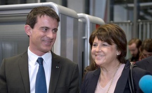 Manuel Valls (g) et Martine Aubry lors de la visite du site EuraTechnologies dédié aux technologies de l'information et de la communication à Lille, le 18 mars 2015