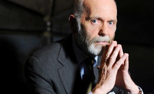 Renaud Camus
Président du parti de l'In-nocence, il entend rétablir le civisme, la politesse, la cordialité. Et dénonce aussi «le caractère multiethnique des sociétés, facteur de violence accrue».