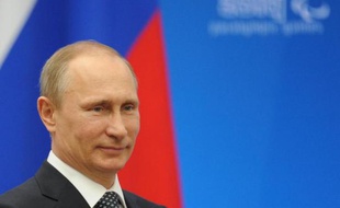 Le président russe Vladimir Poutine lors d'une cérémonie en hommage aux athlètes russes des jeux Paralympiques, à Sotchi le 17 janvier 2014