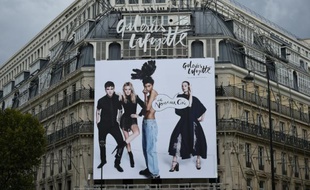 Dans les grands magasins du boulevard Haussmann à Paris, les fouilles des sacs sont systématiques