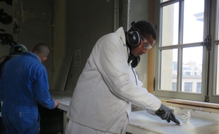 Mamadou fait partie des compagnons participant au chantier d'insertion.