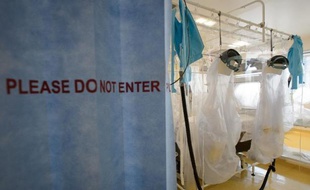Les salles d'isolement du Royal Free Hospital de Londres, le 6 aout 2014, préparées pour traiter d'éventuels cas de fièvre Ebola en Grande-Bretagne. L'épidémie a fait plus de 930 morts en Afrique de l'ouest selon l'OMS