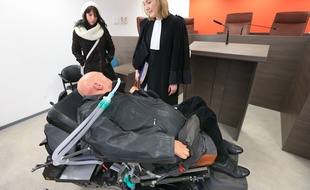 Marcel Nuss de l'Appas et Maître Caroline Zorn, au Palais de justice de Strasbourg le 06 mars 2015.