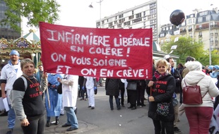 Mardi 8 novembre 2016, les infirmiers réclament de meilleures conditions de travail et une hausse de salaire.
