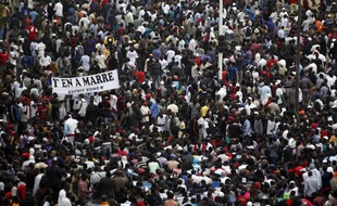 Des manifestants protestent contre le président Abdoulaye Wade, le 31 janvier 2012, à Dakar (Sénégal).