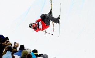 La Canadienne Sarah Burke, une des meilleures spécialistes mondiales de ski half-pipe, discipline du ski freestyle qui sera au programme olympique lors des JO-2014, s'est sérieusement blessée à la tête mardi à l'entraînement à Park City (Etats-Unis, Utah).
